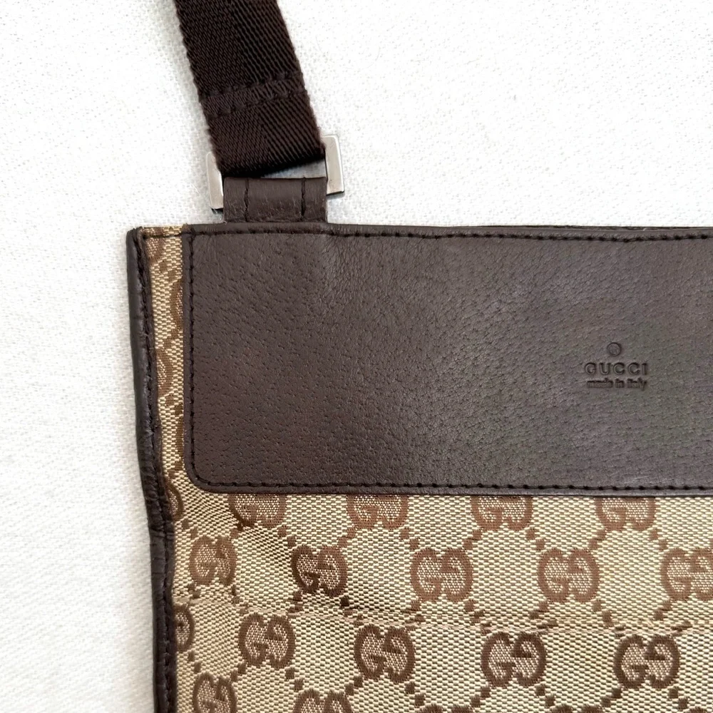 Authentic Gucci GG Canvas Flat Messenger Bag brown monogram canvas